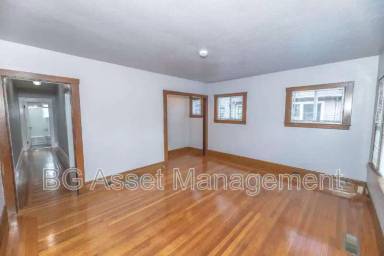 Main picture of 3940 Whittle Ave