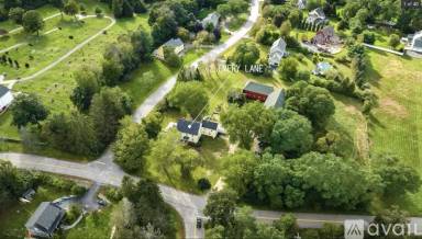 Main picture of 2 Emery Ln