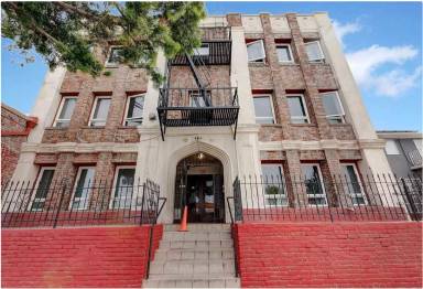 Main picture of 4418 W Pico Blvd