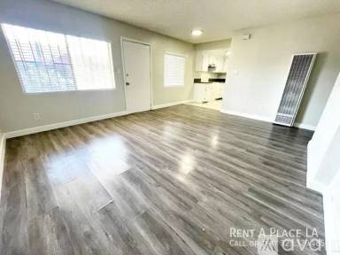 Main picture of 11308 S Figueroa St