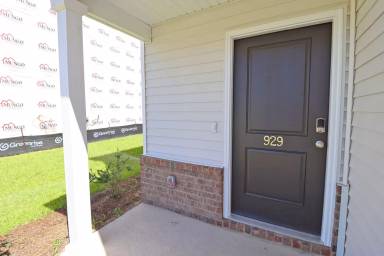 Main picture of 929 Wolfsburg Rd