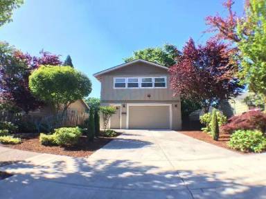 Main picture of 10634 NE Pacific St