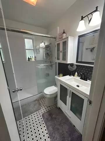 Main picture of 1033 Colonial Rd