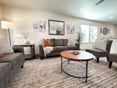 Main picture of 303 Watt St