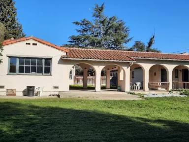 Main picture of 889 Toyon Ave