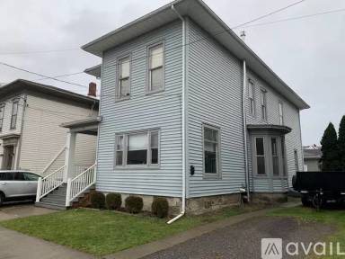 Main picture of 23 Hakes Ave