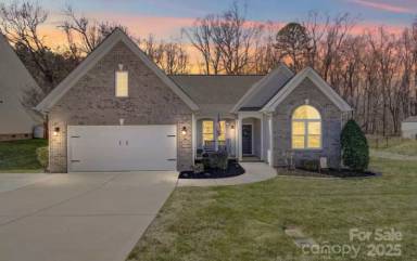 Main picture of 572 Church St