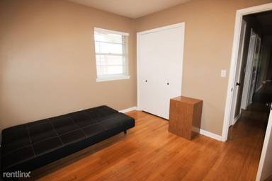 Main picture of 4308 N Sterling Ave
