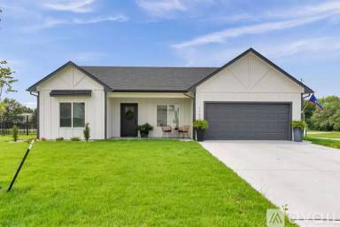Main picture of 5406 N Bressler Dr