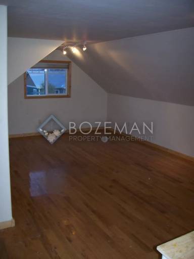 Main picture of 3182 Oliver St