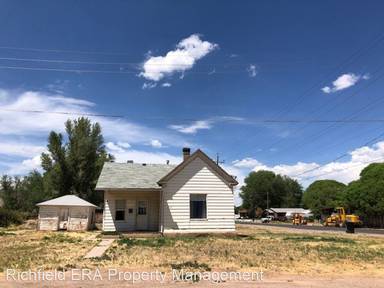 Main picture of 597 E 400 N