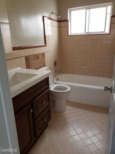 Main picture of 951 N Oxford Ave