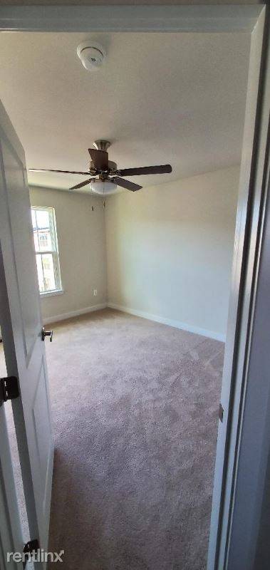 Main picture of 2801 Lewis Ave
