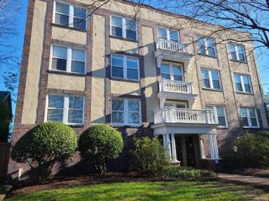 Main picture of Colonial Avenue