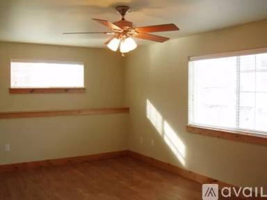 Main picture of 2751 Overlook Blvd