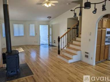 Main picture of 612 E 10th Ave