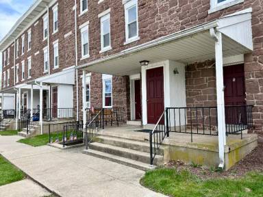 Main picture of 42 E Pine St