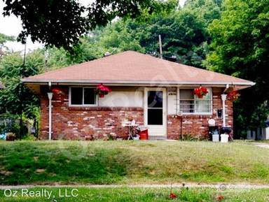 Main picture of 2555 Auburn Ave
