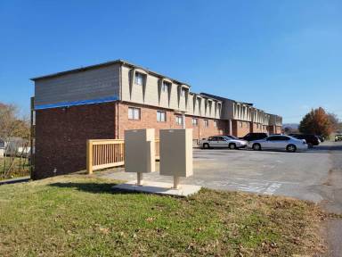 Main picture of 1360 Holyoke St