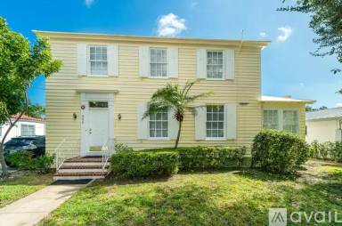 Main picture of 904 N Olive Ave