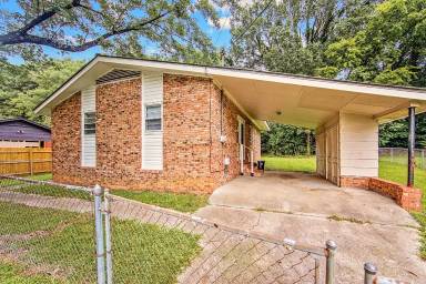 Main picture of 904 Chesterfield Dr