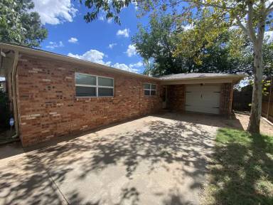 Main picture of 4421 49th St