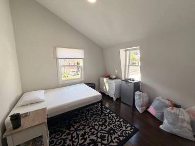 Main picture of 3684 Park Ave
