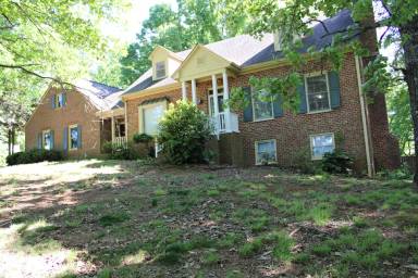 Main picture of 210 Rhynehardt Rd