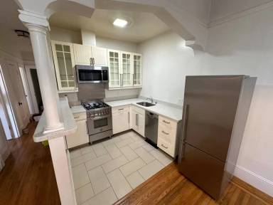 Main picture of 400 Haight St