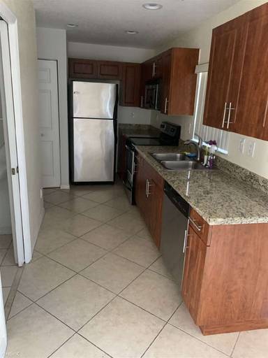 Main picture of 316 NE 3rd St