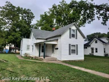 Main picture of 221 Cottage Ave
