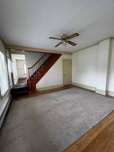 Main picture of 325 Main St