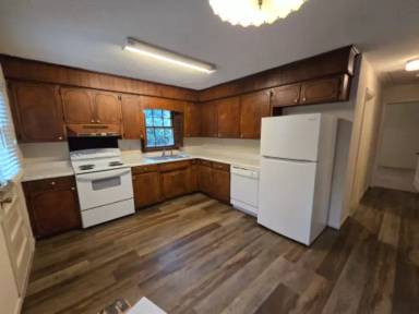 Main picture of 2056 Pineview Dr