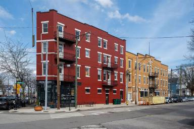 Main picture of 1740 Brewster Ave