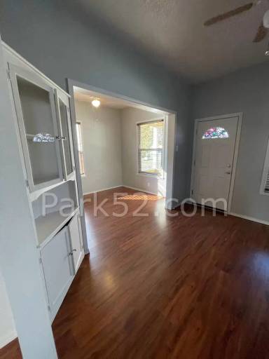 Main picture of 3012 S Melrose St