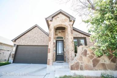 Main picture of 4924 Scenic Lake Dr