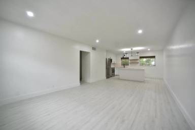 Main picture of 2418 Polk St