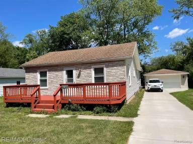 Main picture of 30116 Marshall St