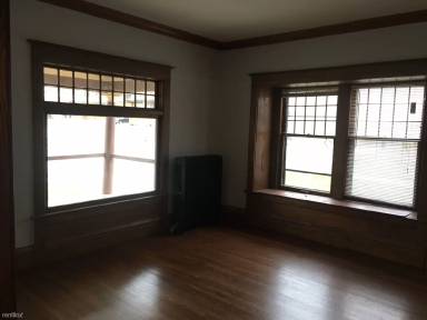 Main picture of 1301 Lake Dr SE