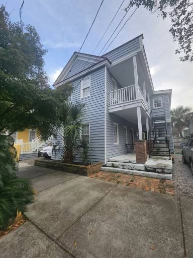 Main picture of 195L-195 Line St