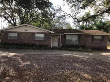Main picture of 1220 W Fletcher Ave