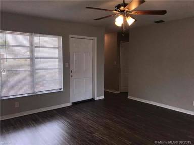 Main picture of 6670 Charleston St