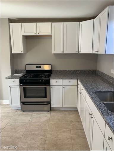 Main picture of 9211 S Clyde Ave
