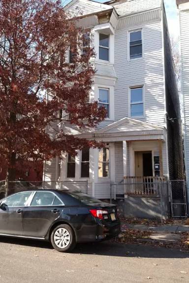 Main picture of 49 N 14th St