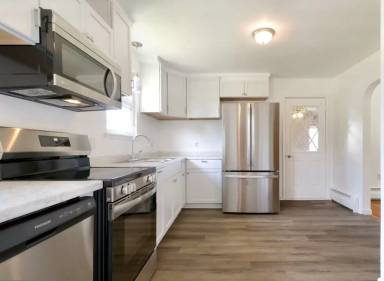 Main picture of 390 E Race St