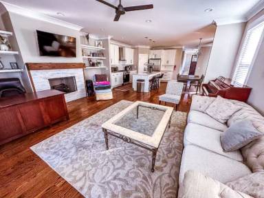 Main picture of 3902 Delaware Ave
