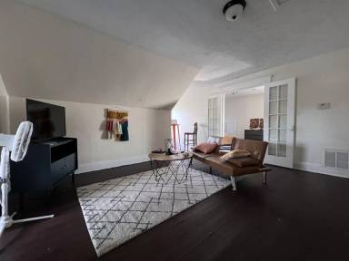 Main picture of 208 Walnut St