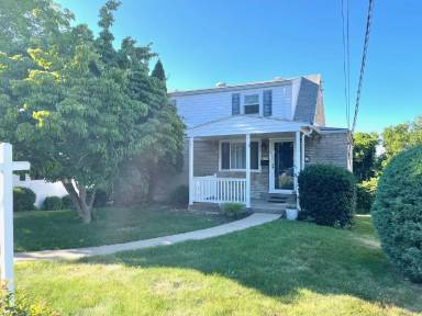 Main picture of 339 Collins Dr