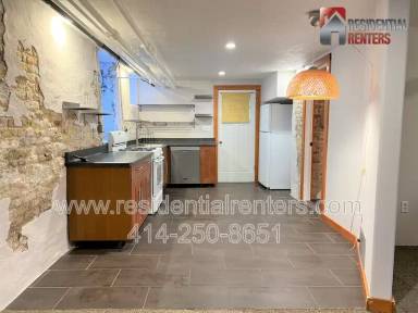 Main picture of 2867 N Weil St