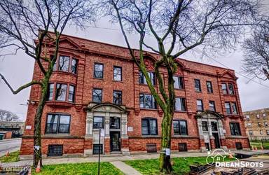 Main picture of 4752 S Michigan Ave